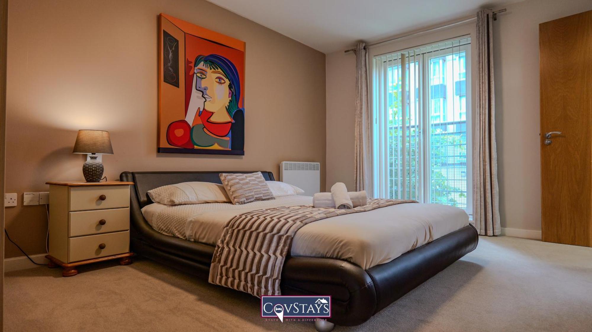 Triumph House - 3-bed 2-bath In Centre By Covstays Coventry